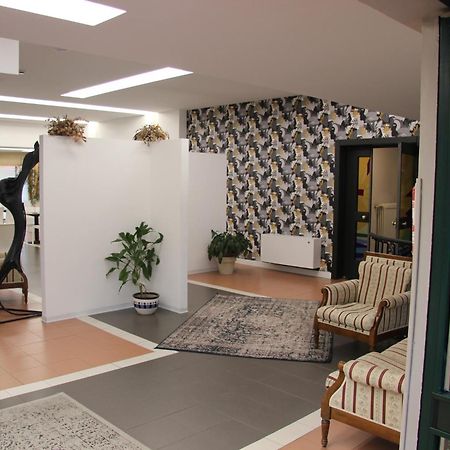 Green Hotel Motel Верджате Экстерьер фото
