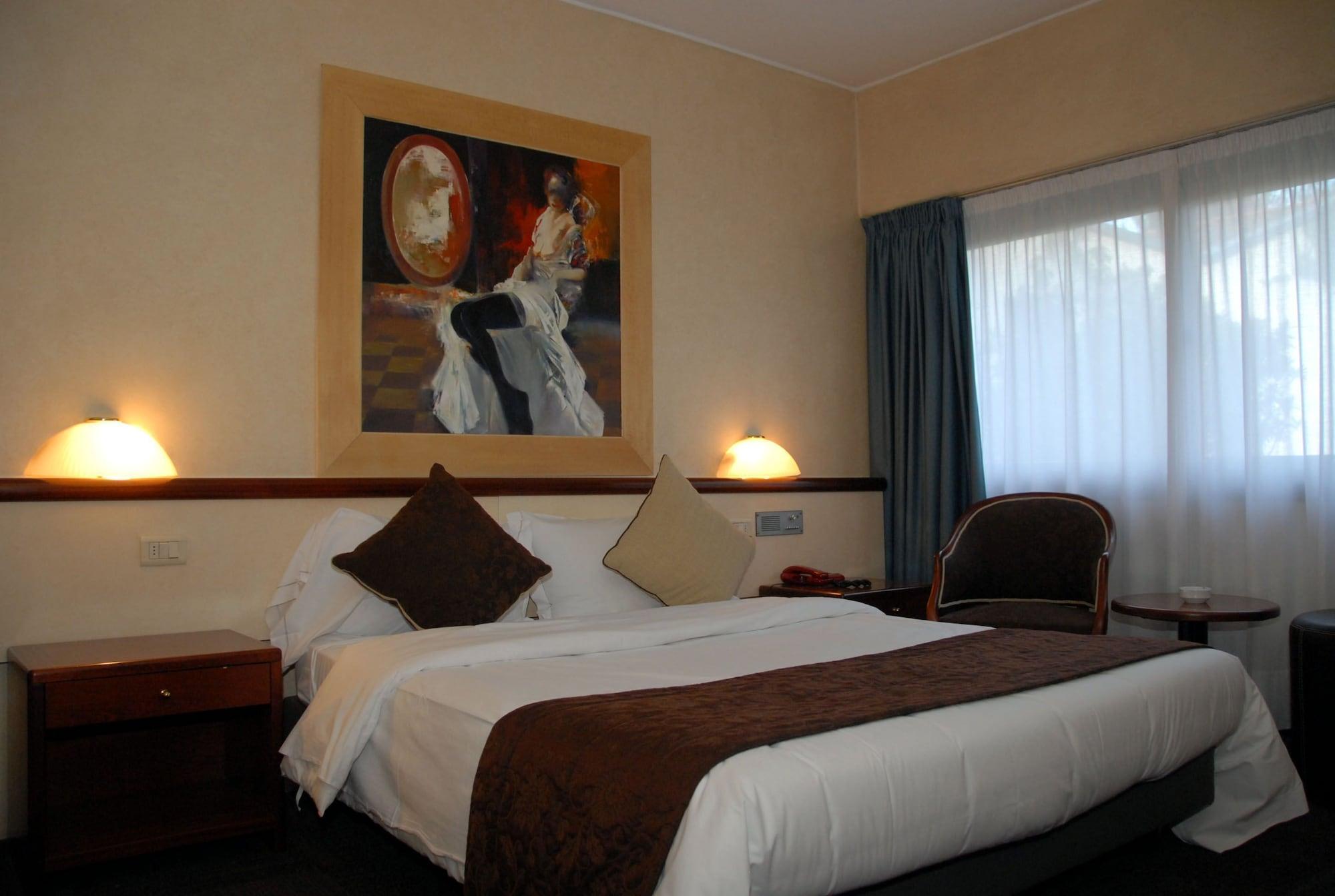 Green Hotel Motel Верджате Экстерьер фото