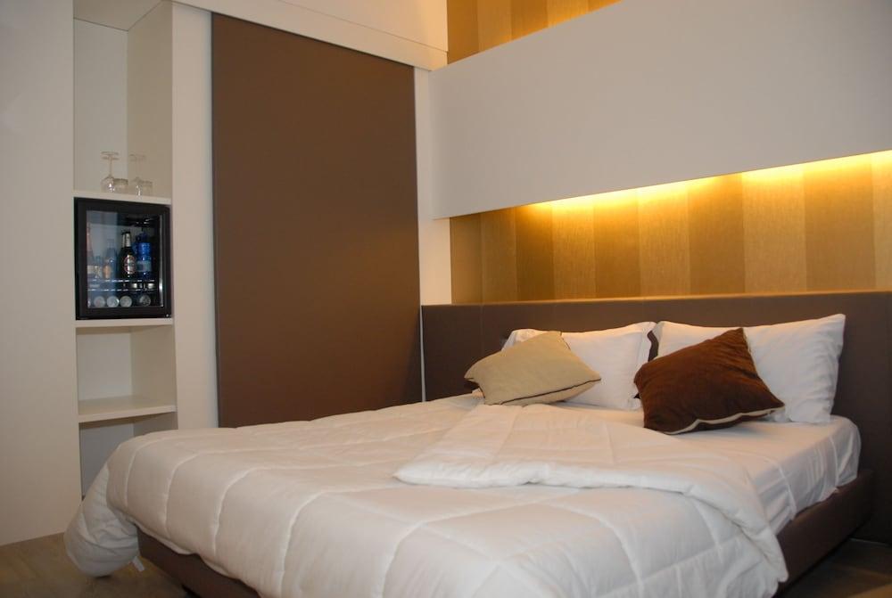 Green Hotel Motel Верджате Экстерьер фото