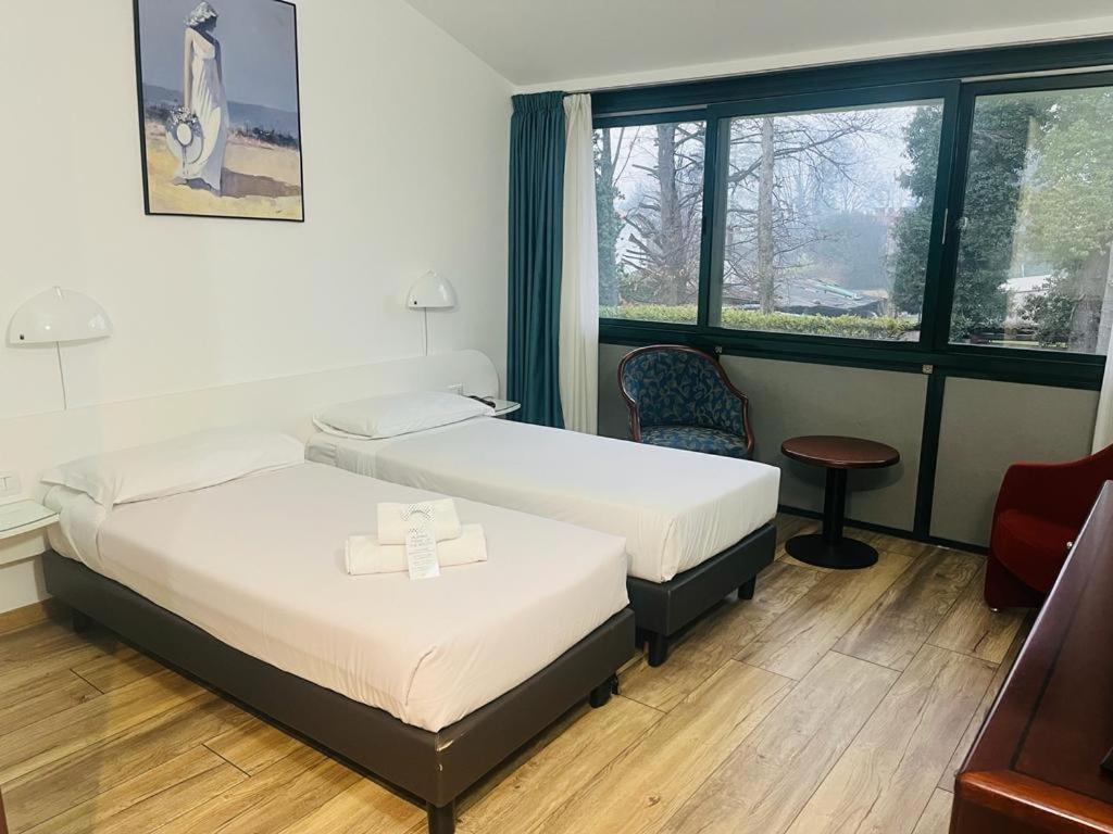 Green Hotel Motel Верджате Экстерьер фото