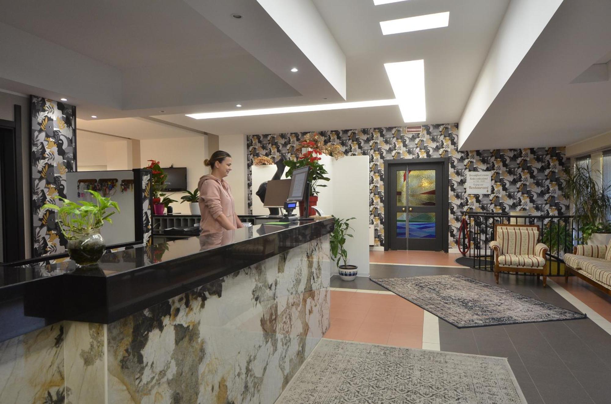 Green Hotel Motel Верджате Экстерьер фото